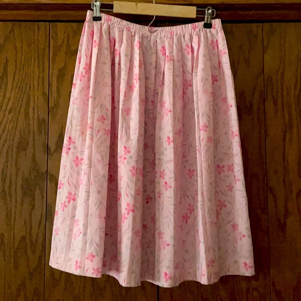 Pleated pink midi
